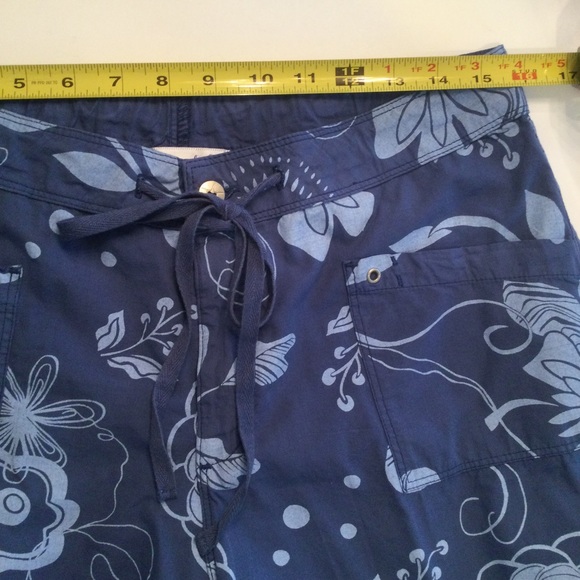 Fresh Produce Blue Floral Cotton Capris Size Medium - Picture 7 of 10